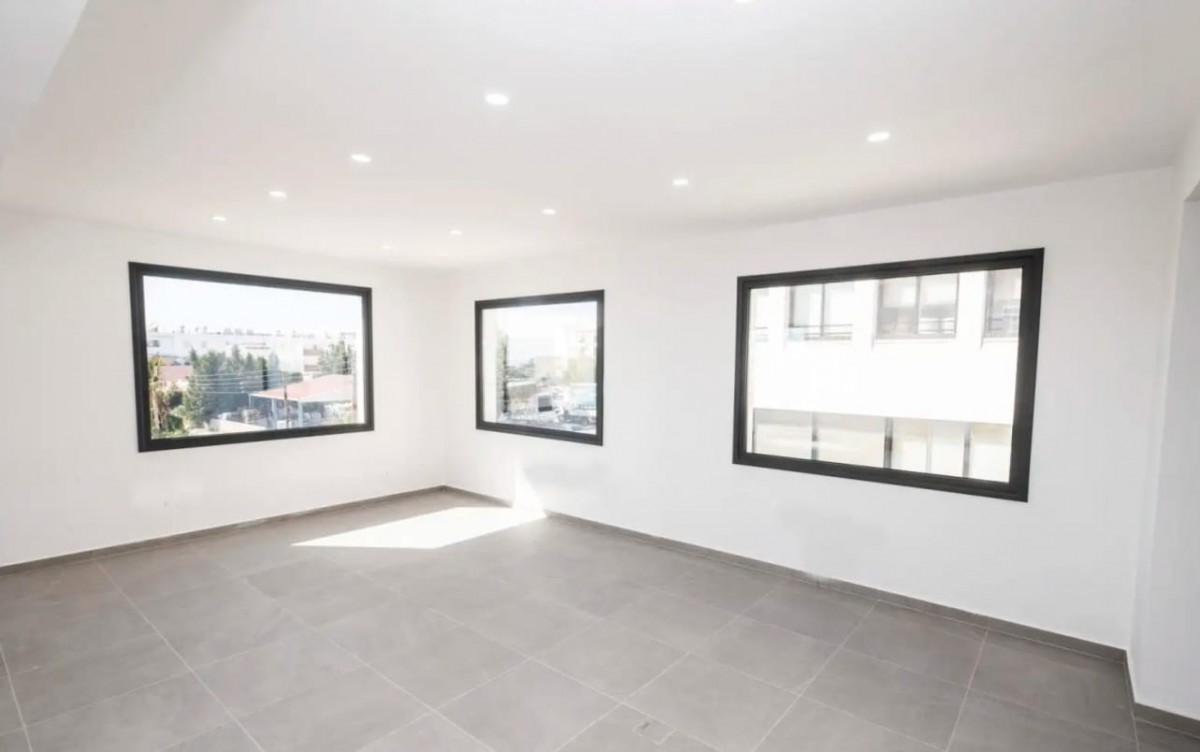 Office  For Rent  in  Kato Paphos - Universal
