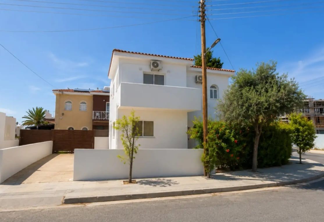 Detached Villa For Rent  in  Emba