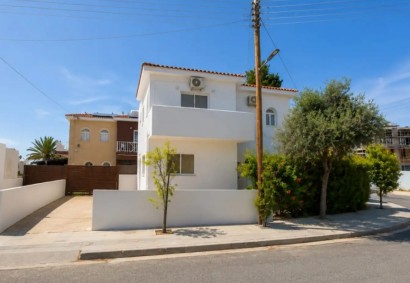 Emba, Paphos Detached Villa For Rent | DT4742