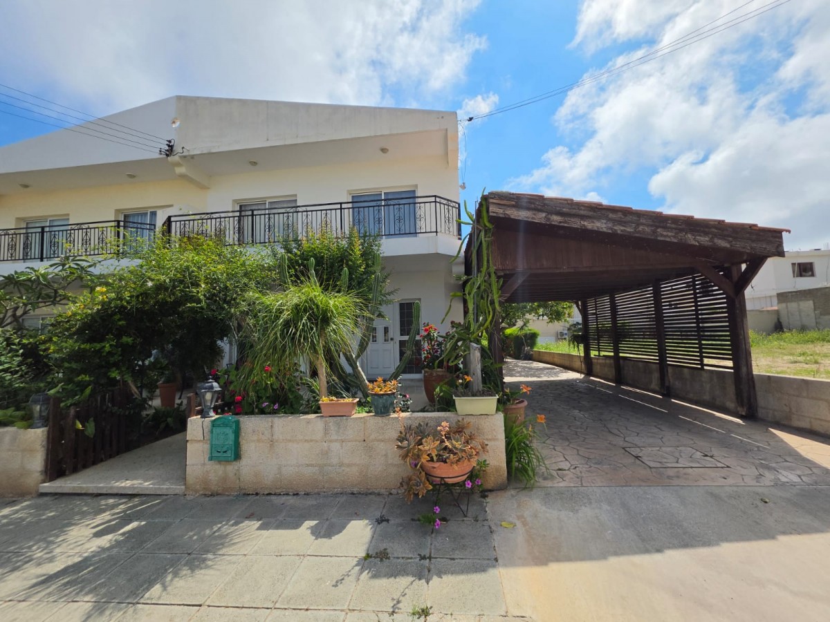 Paphos Town, Paphos Semi Detached Villa For Sale | DT4902
