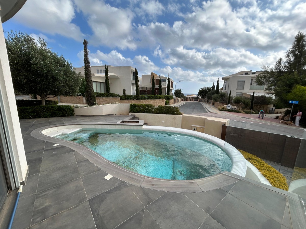 Detached Villa For Sale  in  Chlorakas