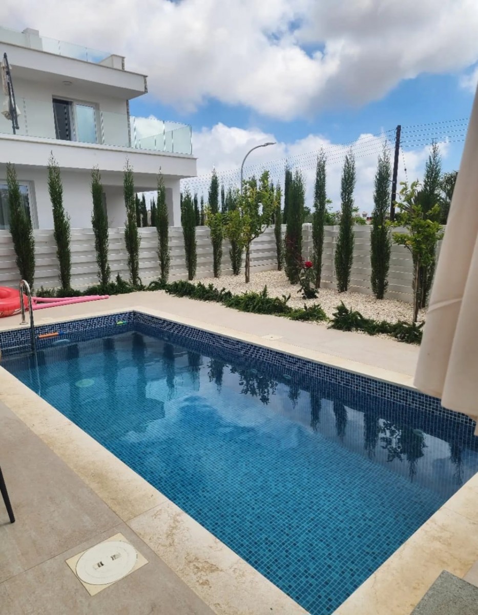 Detached Villa For Rent  in  Peyia