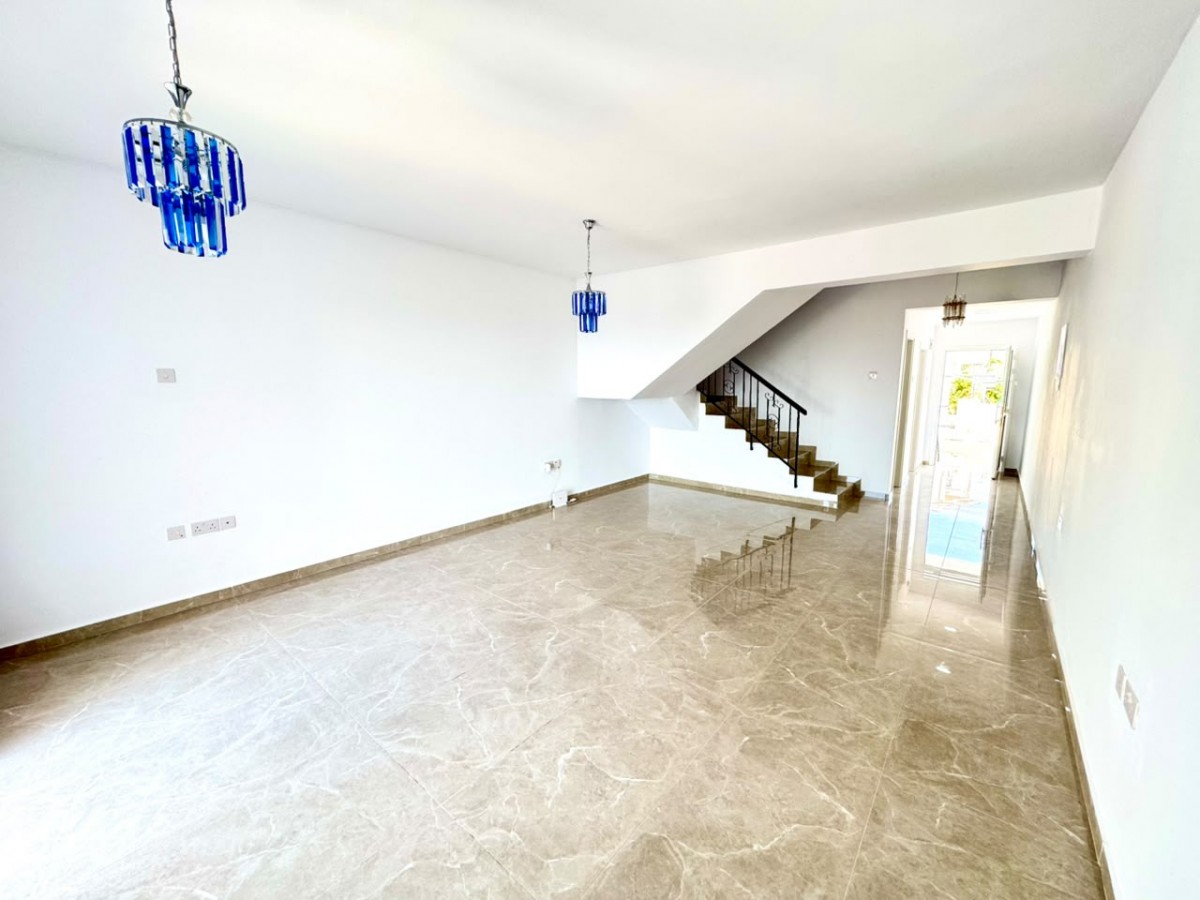 Town House For Rent  in  Chlorakas