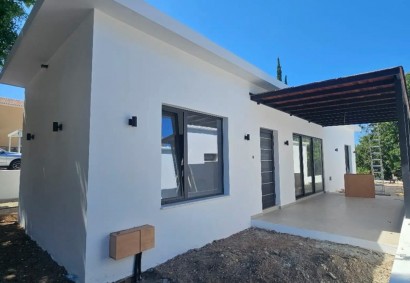 Chlorakas, Paphos Bungalow For Rent | DT4948