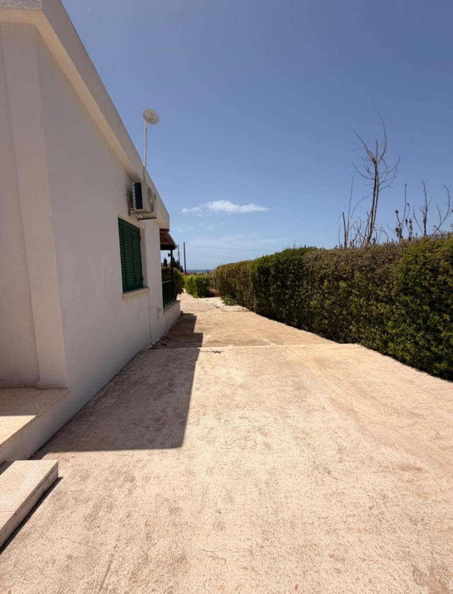 Detached Villa For Rent  in  Peyia