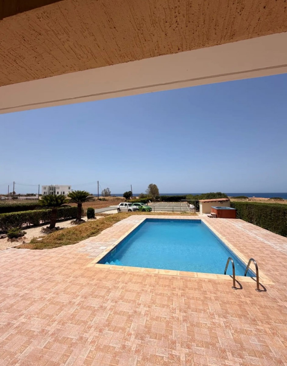 Detached Villa For Rent  in  Peyia - Coral Bay