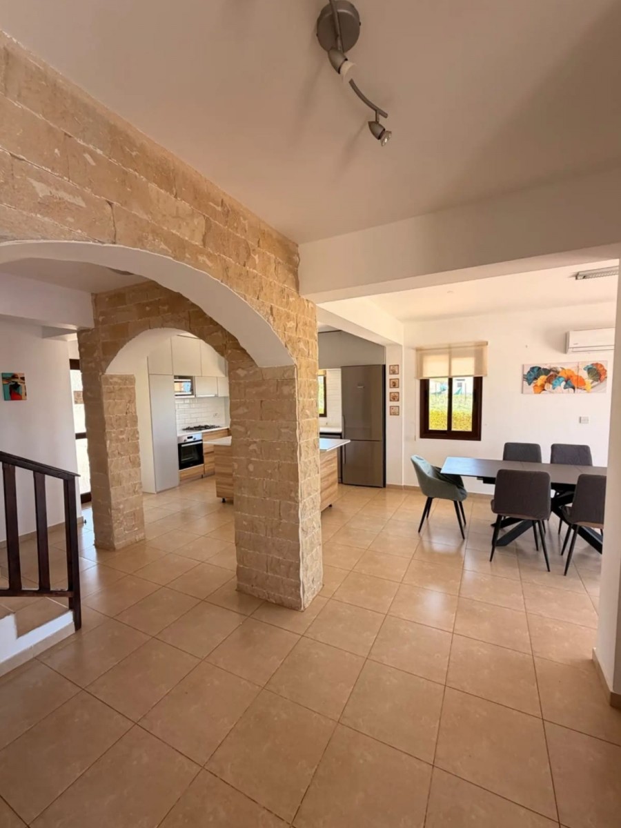 Detached Villa For Rent  in  Peyia - Coral Bay