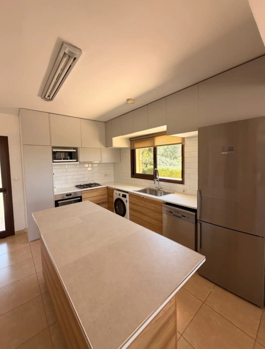 Detached Villa For Rent  in  Peyia - Coral Bay
