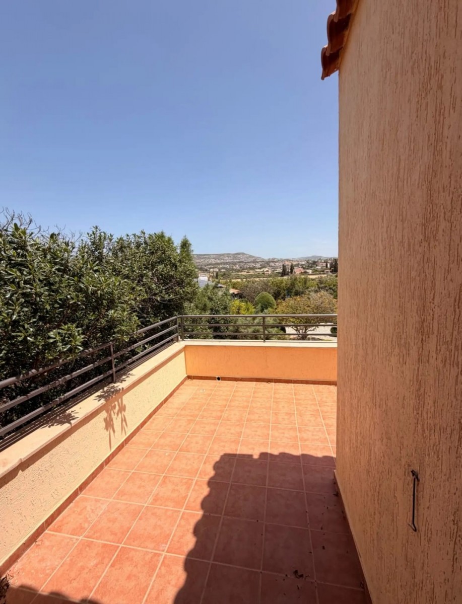 Detached Villa For Rent  in  Peyia - Coral Bay