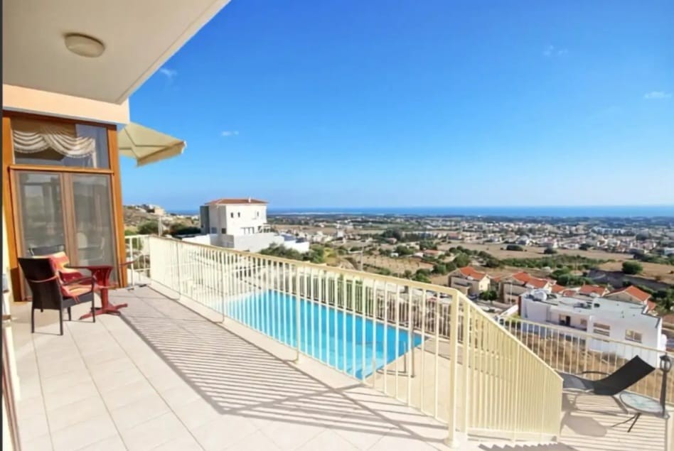 Detached Villa For Rent  in  Geroskipou