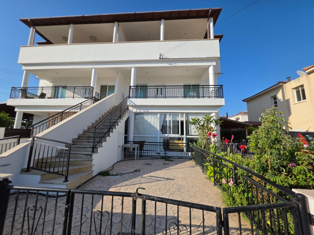 Kato Paphos - Universal Town House For Rent | DT4983