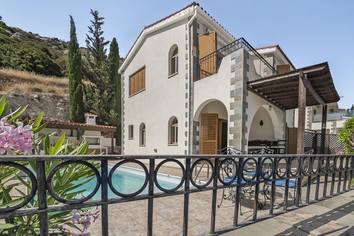 Detached Villa For Sale  in  Peyia
