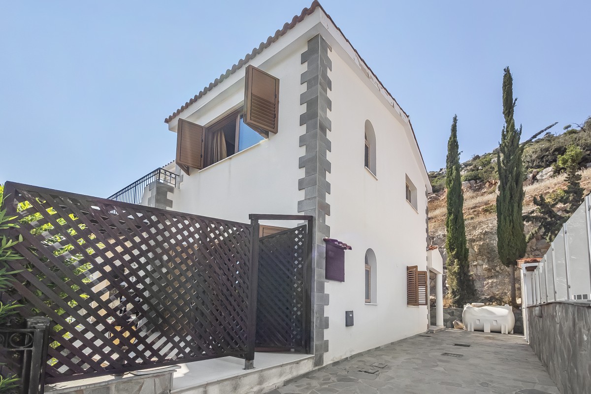 Detached Villa For Sale  in  Peyia