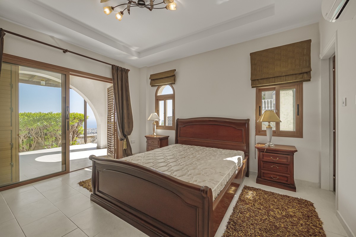 Detached Villa For Sale  in  Peyia