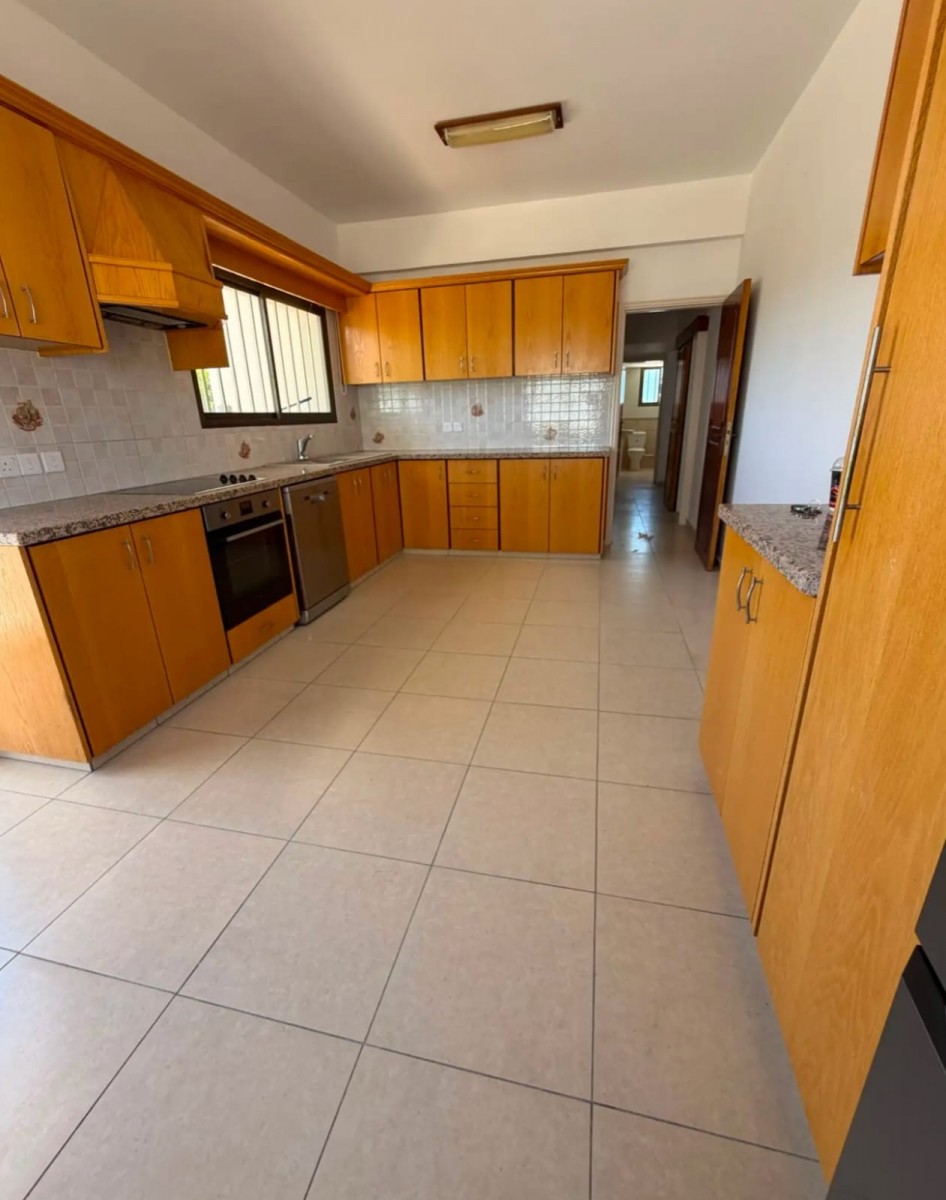 Bungalow For Rent  in  Peyia - Coral Bay