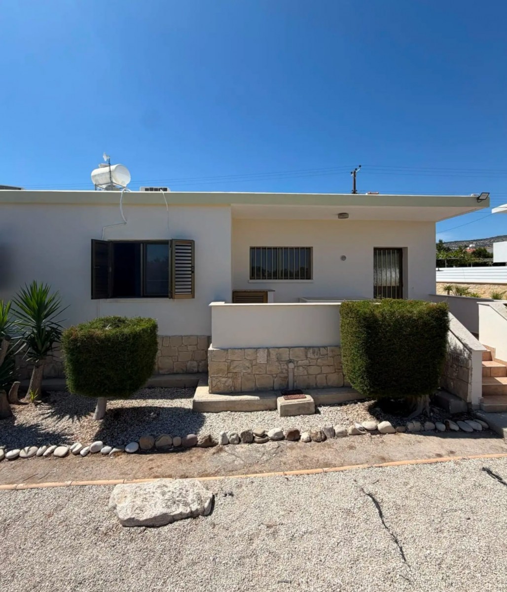 Bungalow For Rent  in  Peyia - Coral Bay