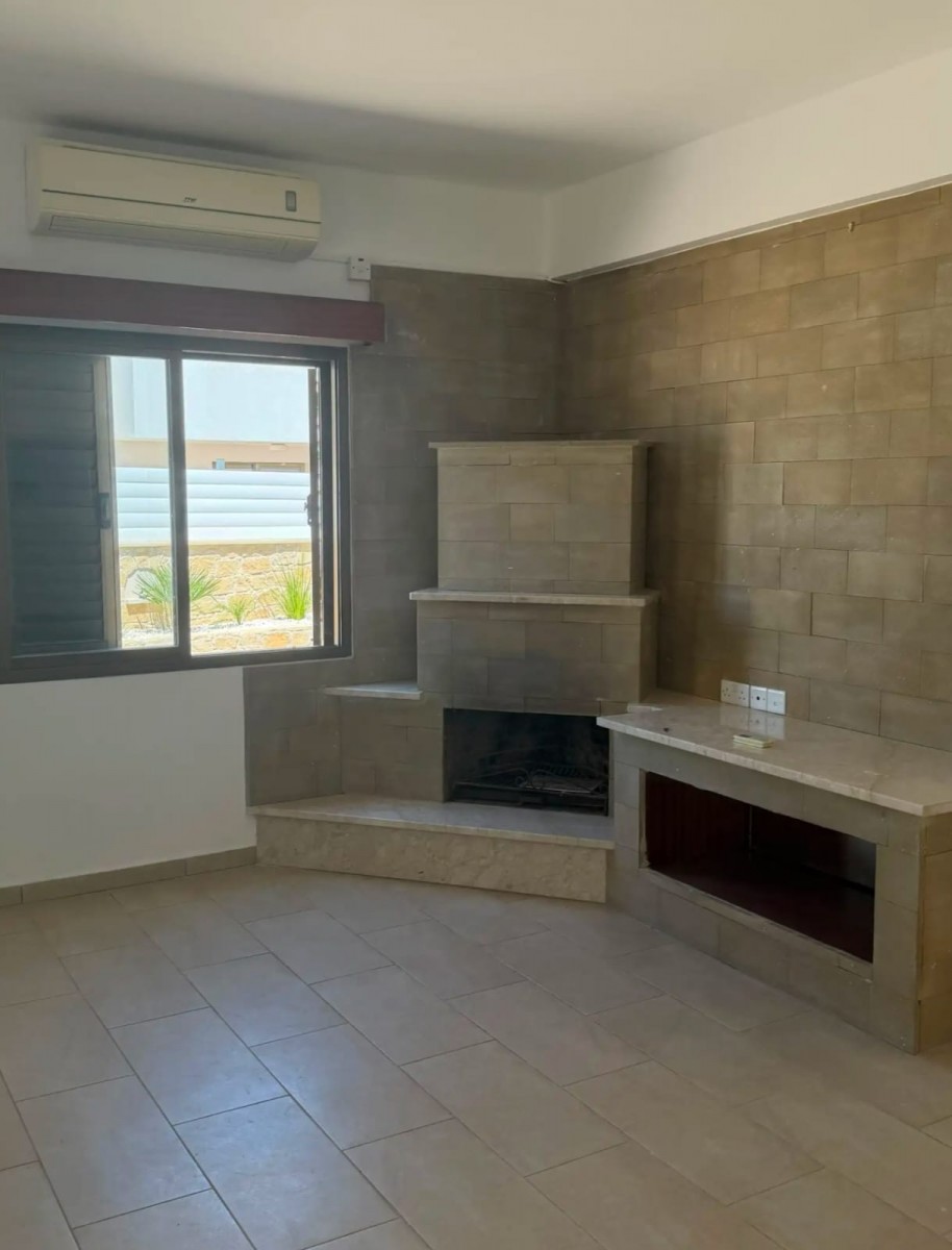 Bungalow For Rent  in  Peyia - Coral Bay