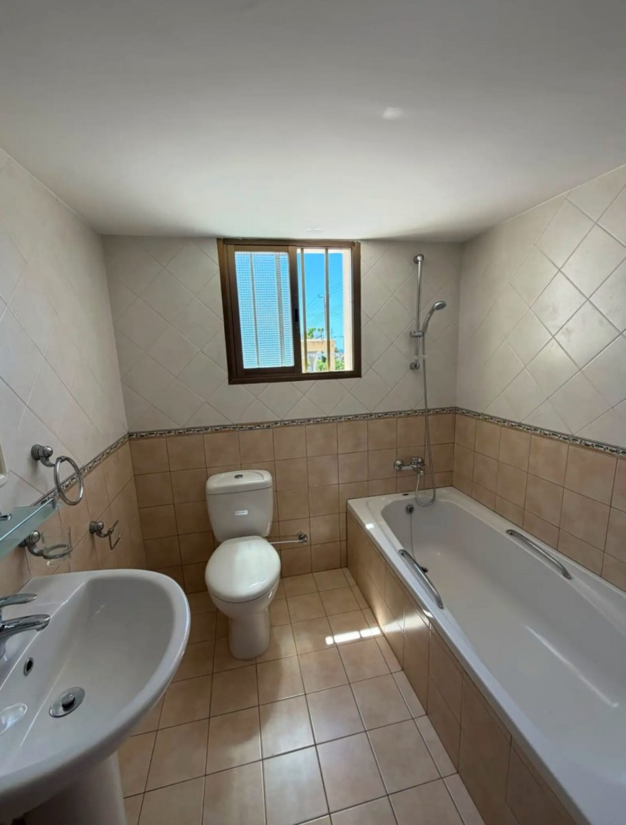 Bungalow For Rent  in  Peyia - Coral Bay