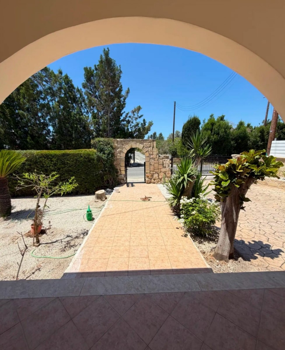 Bungalow For Rent  in  Peyia - Coral Bay