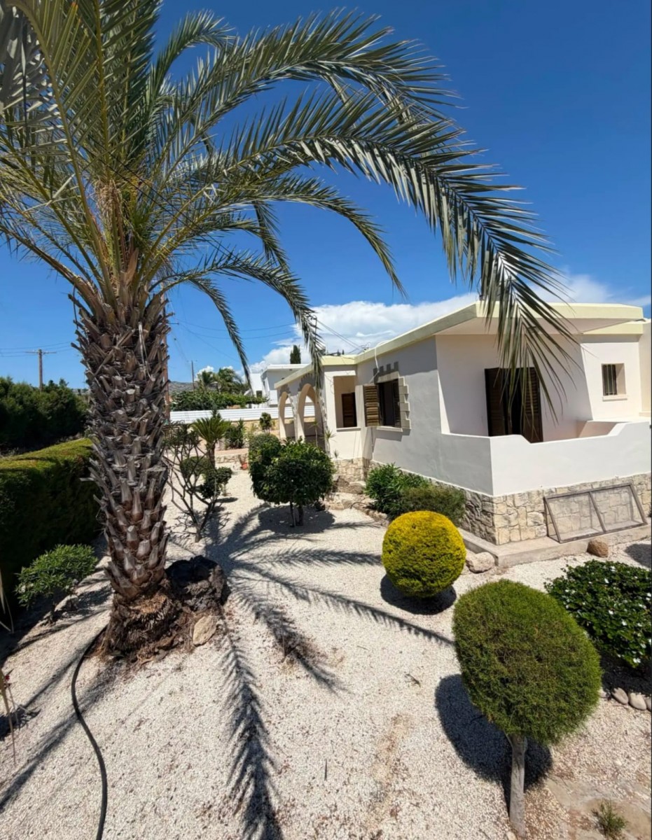 Bungalow For Rent  in  Peyia - Coral Bay
