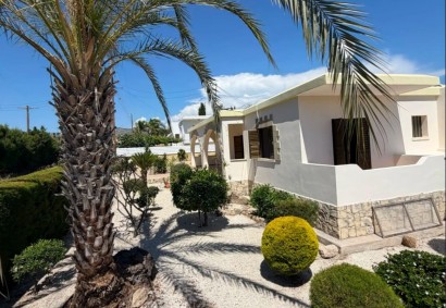 Peyia - Coral Bay, Paphos Bungalow For Rent | DT5001