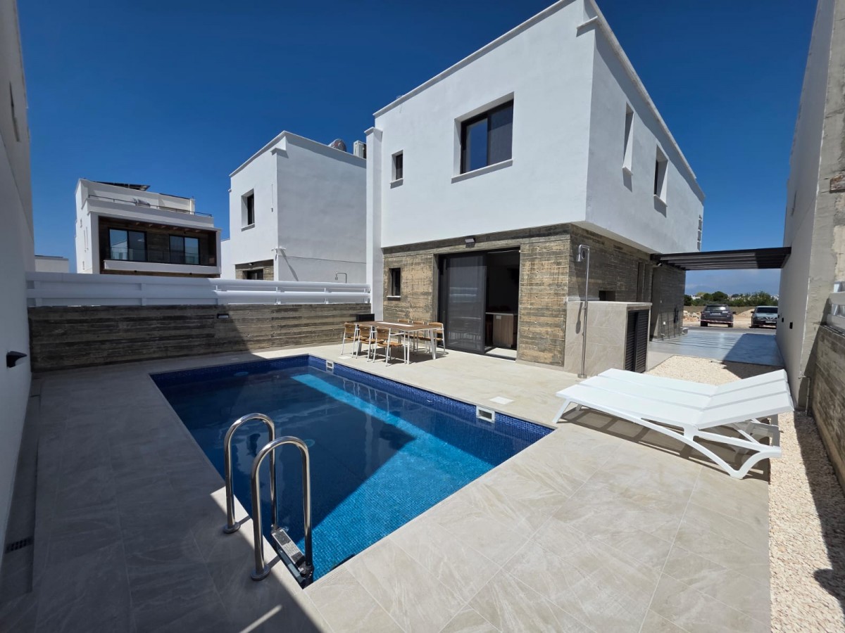 Detached Villa For Rent  in  Geroskipou