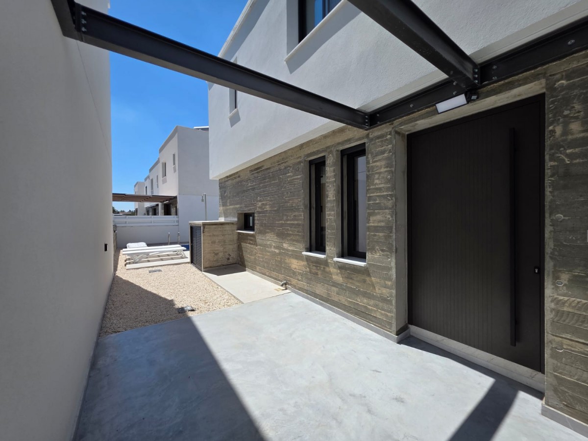 Detached Villa For Rent  in  Geroskipou