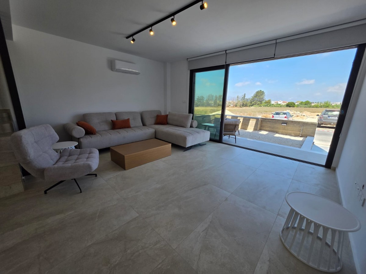 Detached Villa For Rent  in  Geroskipou