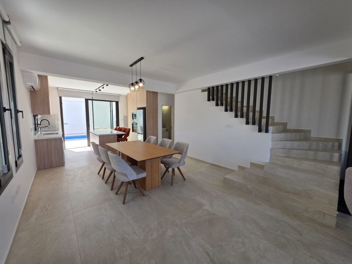 Detached Villa For Rent  in  Geroskipou