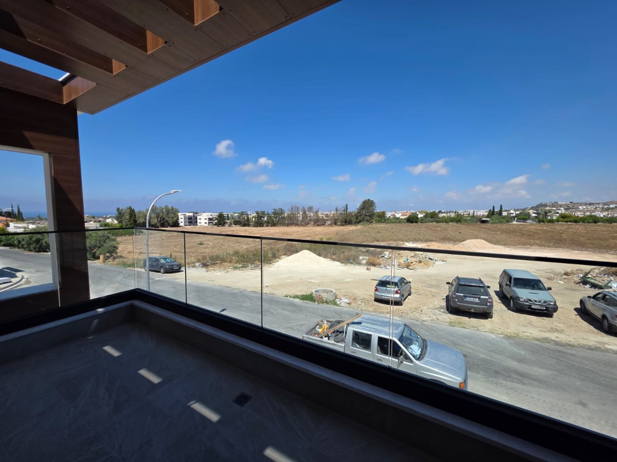 Detached Villa For Rent  in  Geroskipou