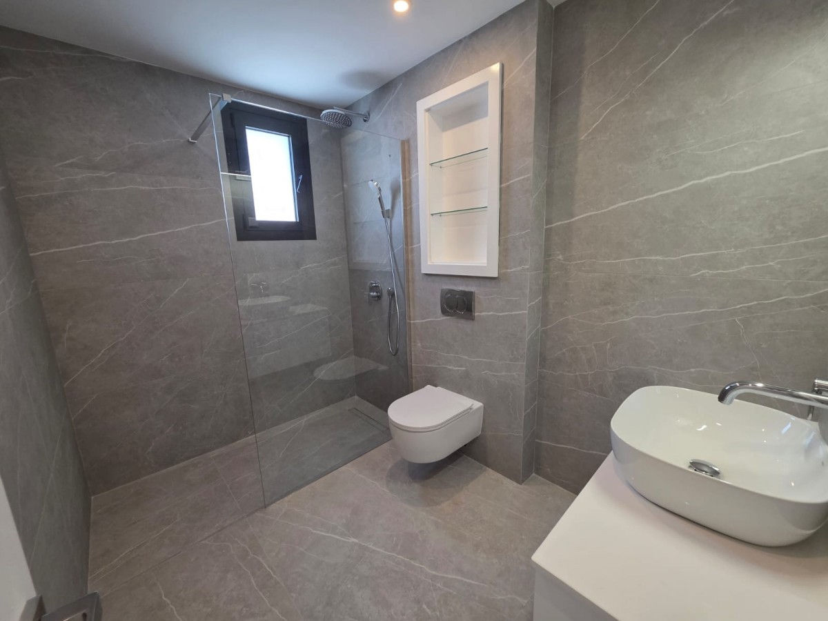 Detached Villa For Rent  in  Geroskipou