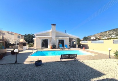 Peyia, Paphos Bungalow For Rent | DT5029