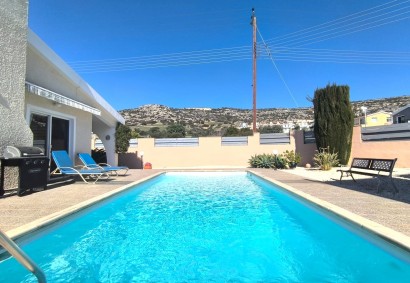 Peyia, Paphos Bungalow For Rent | DT5029