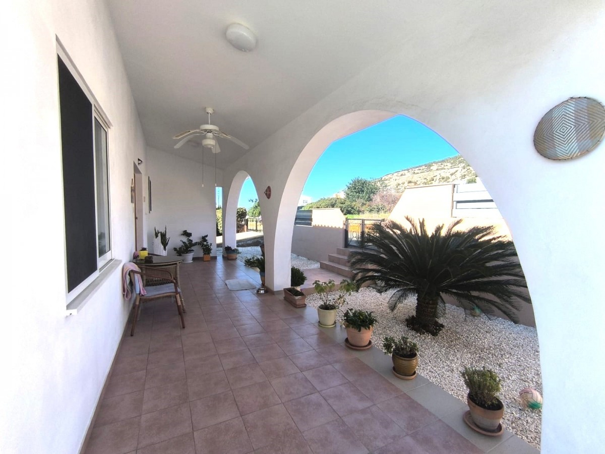 Bungalow For Sale  in  Peyia