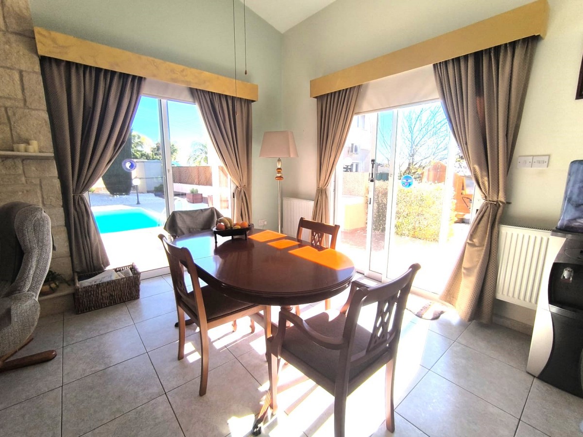 Bungalow For Sale  in  Peyia