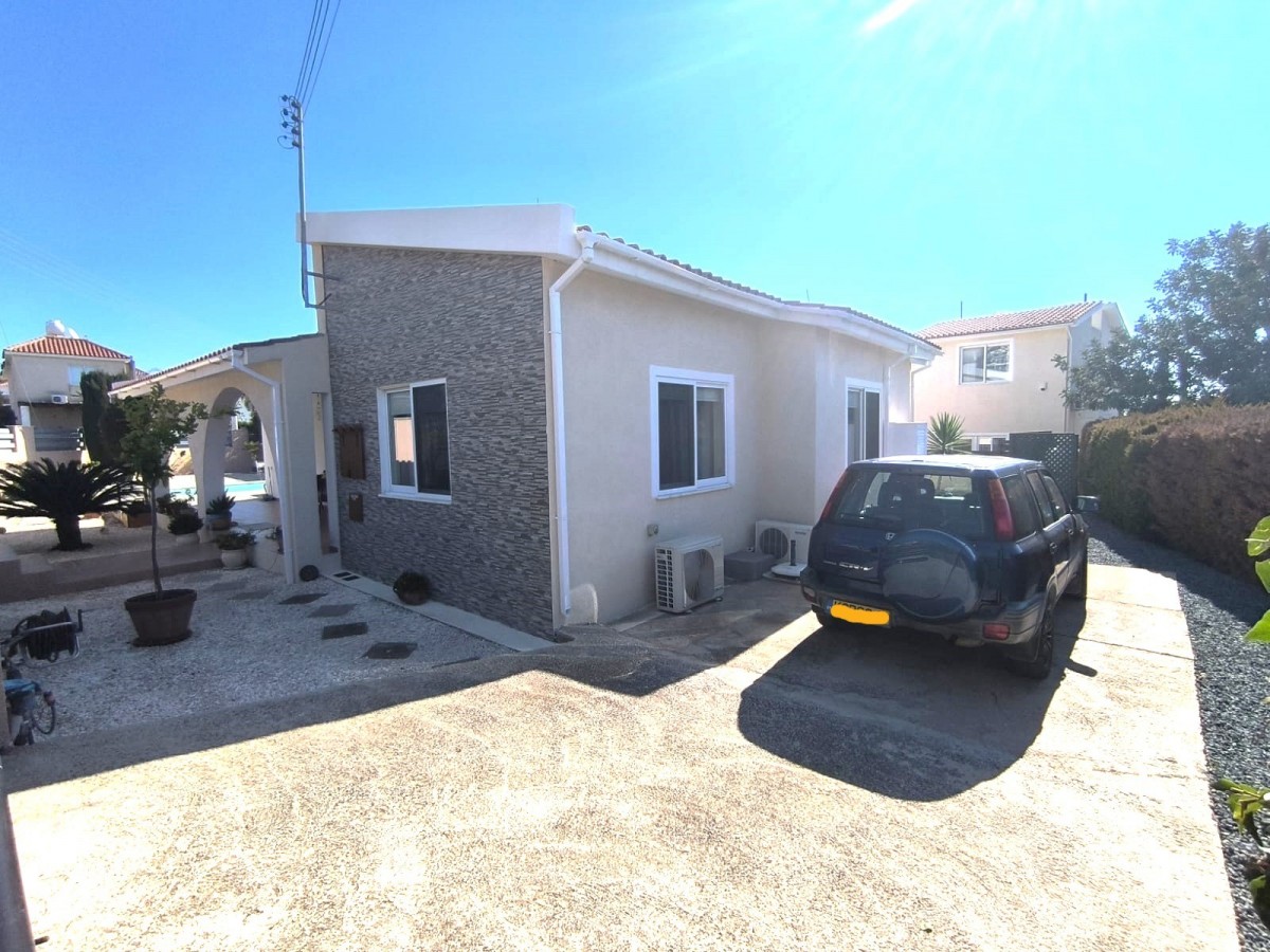 Bungalow For Sale  in  Peyia