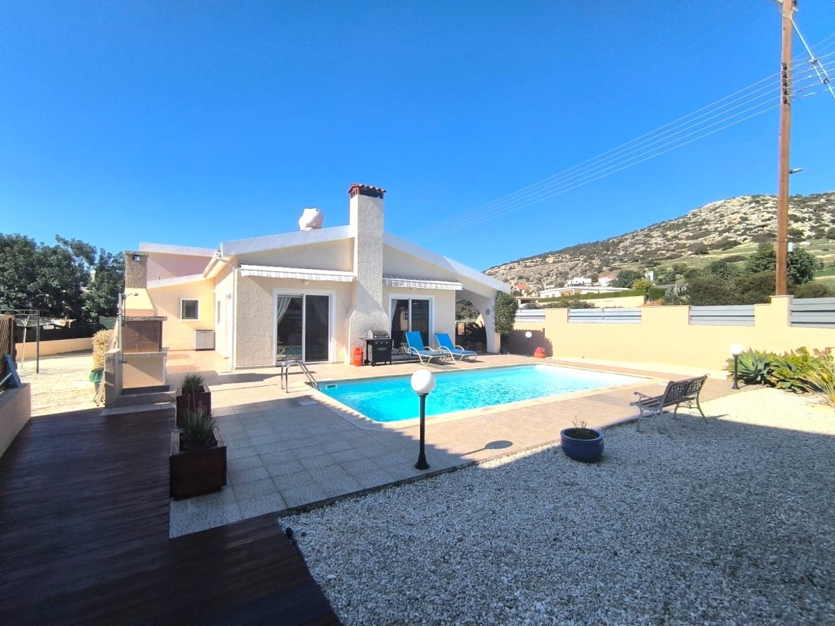 Bungalow For Sale  in  Peyia