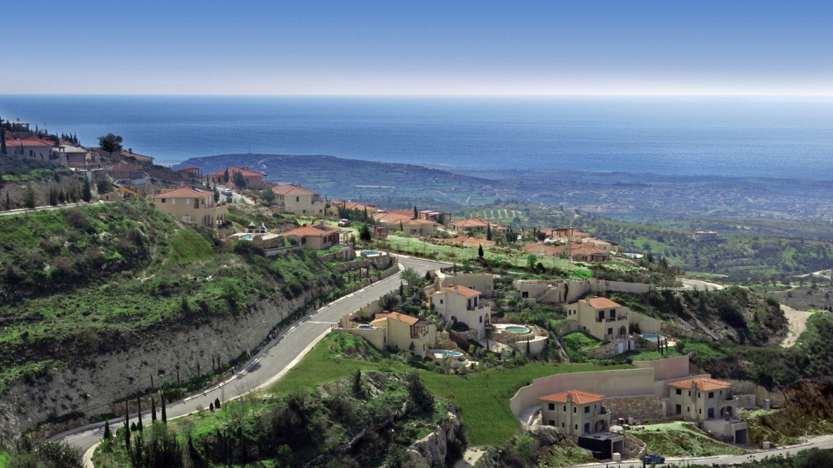 Villas / Houses in Tsada