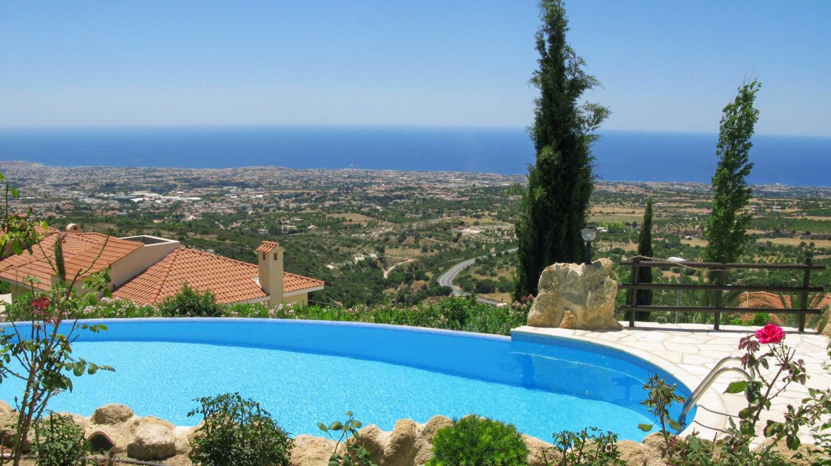 Villas / Houses in Tsada