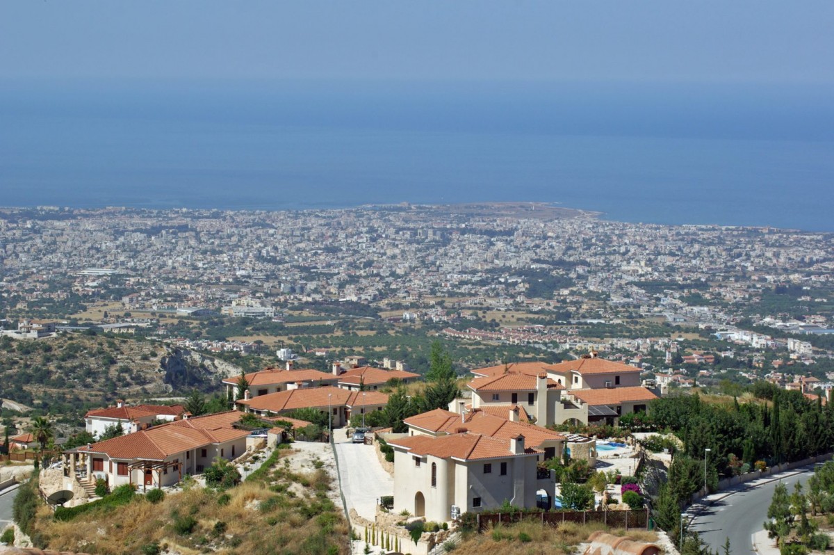 Villas / Houses in Tsada