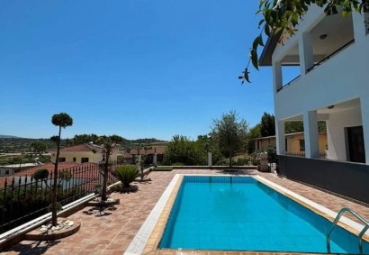Stroumbi, Paphos Detached Villa For Rent | DT5057