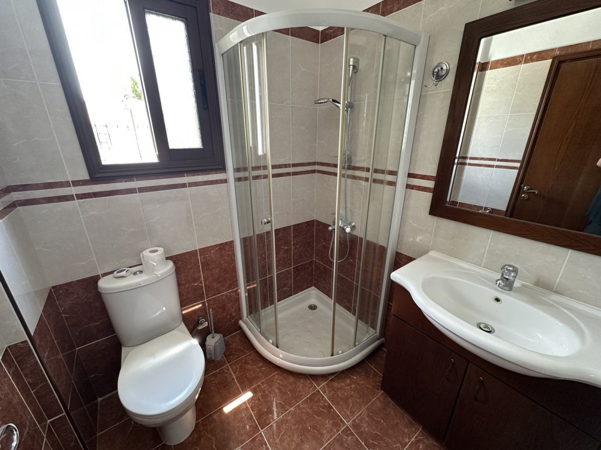 Detached Villa For Rent  in  Stroumbi