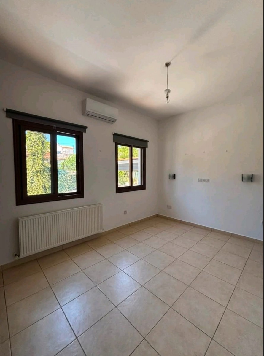 Detached Villa For Rent  in  Stroumbi