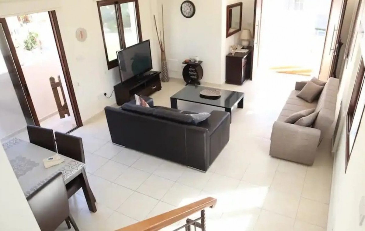 Detached Villa For Rent  in  Mesogi