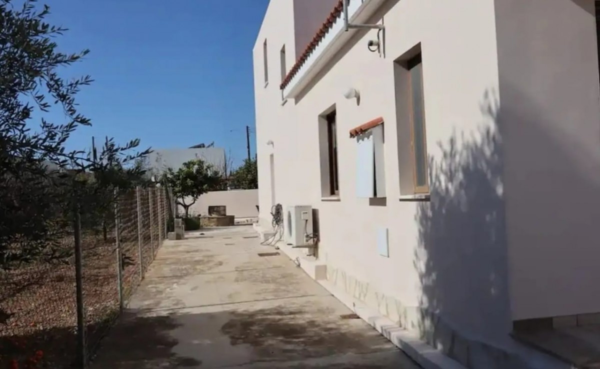 Detached Villa For Rent  in  Mesogi