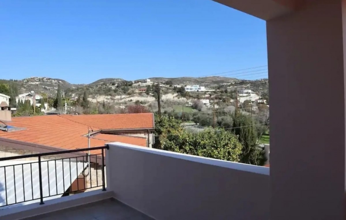 Detached Villa For Rent  in  Mesogi