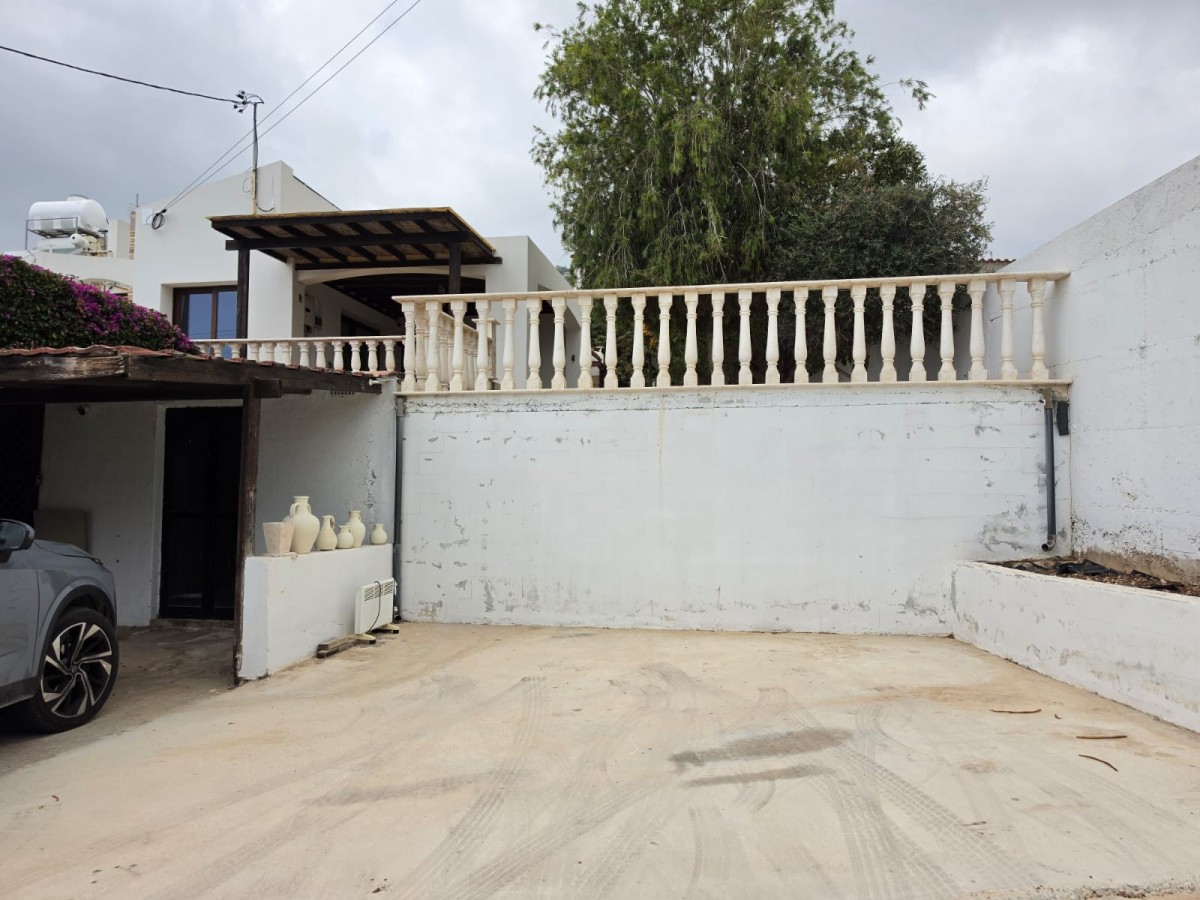 Bungalow For Sale  in  Peyia