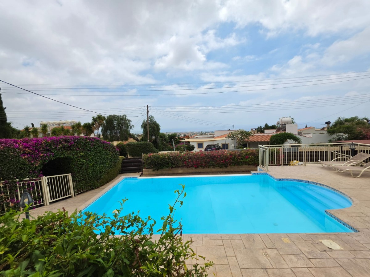 Bungalow For Sale  in  Peyia