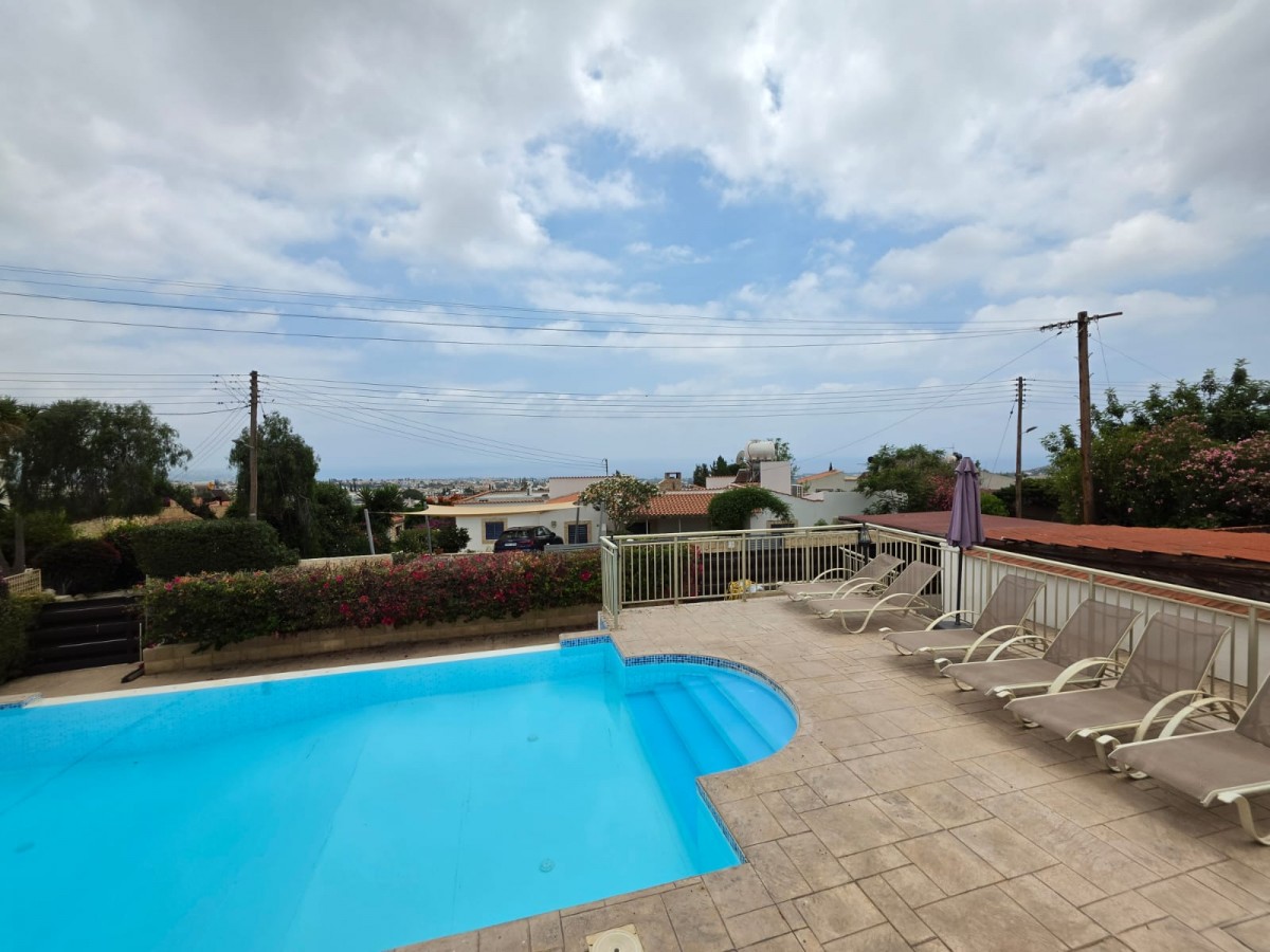 Bungalow For Sale  in  Peyia