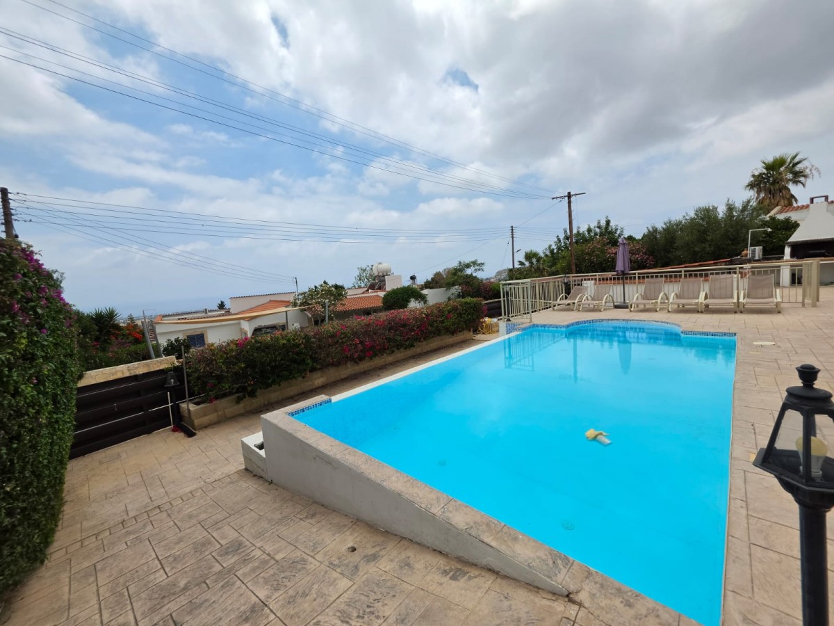 Bungalow For Sale  in  Peyia